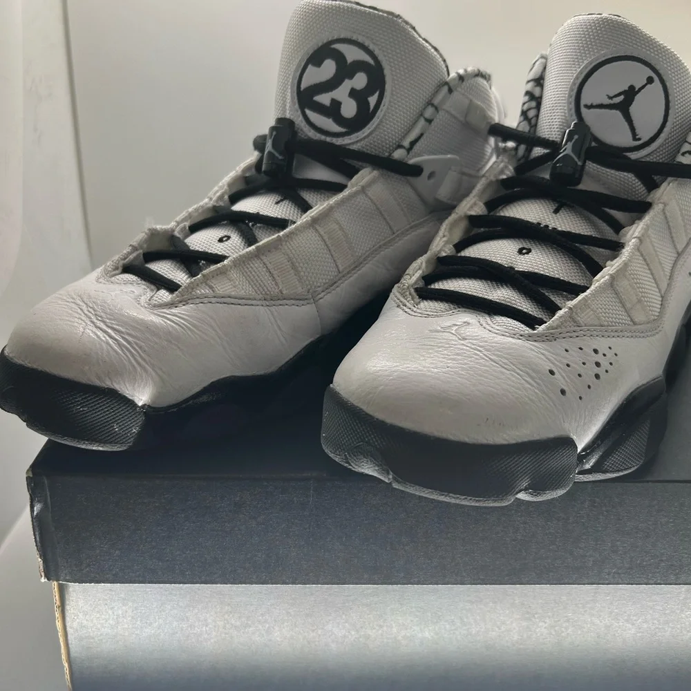 Jordan 6 Rings 7Y White and Black Metalic Gold Sneakers